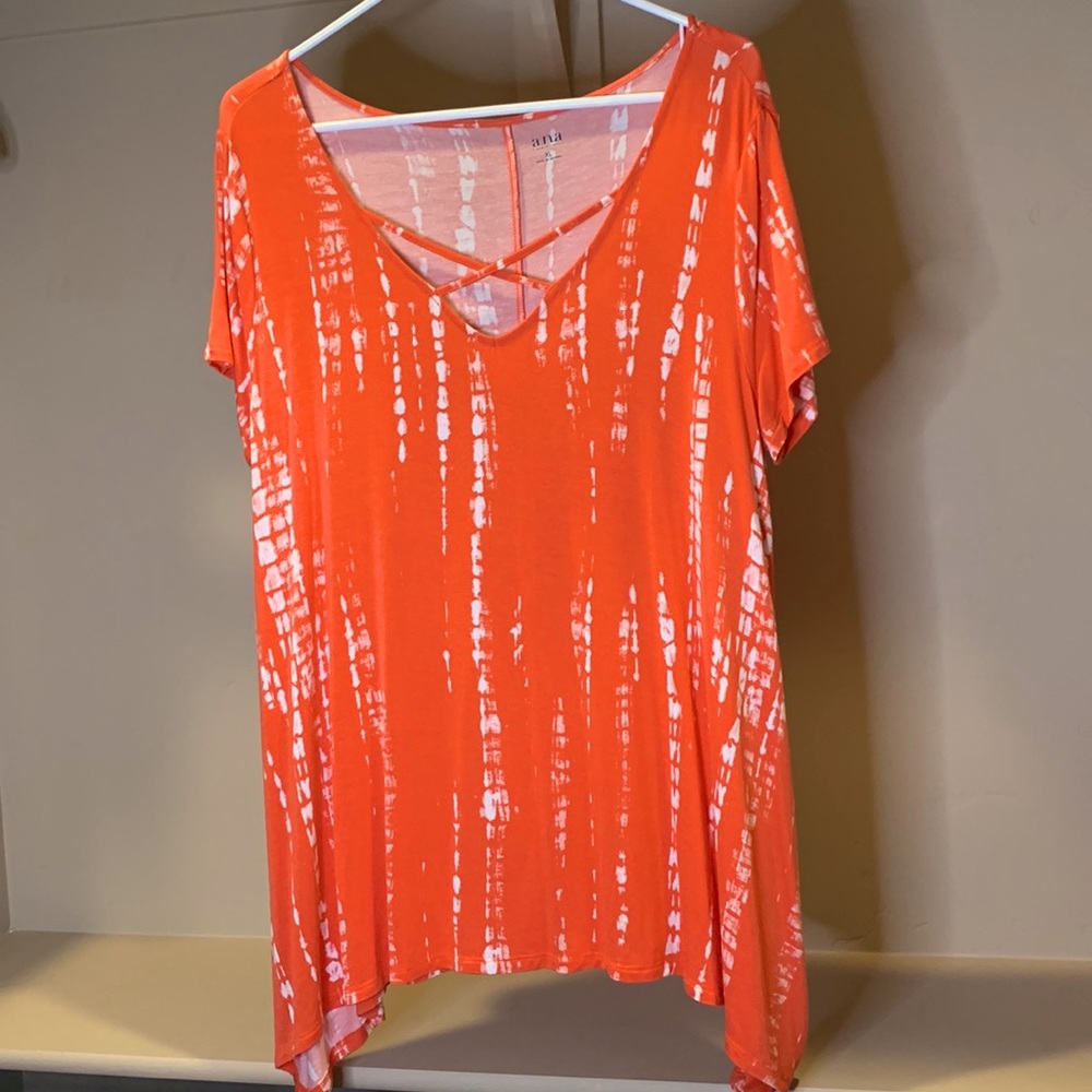 ana Top with Crisscross V Neck